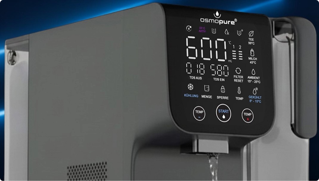 Moderne Wasserbar fürs Büro und Zuhause: Auftisch-Osmoseanlage SMT 7000 MULTIONE mit digitalem Touchscreen.