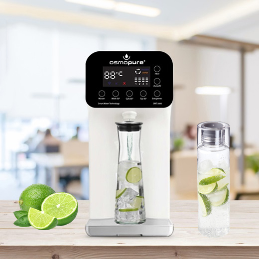 Mit einer optimierten Auslaufhöhe von 21,5 cm können Karaffen und Trinkflaschen direkt befüllt werden. Durch einfaches Entfernen der Tropfschale kann die Auslaufhöhe sogar auf bis zu 24 cm erhöht werden.